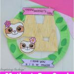 DIY Mothers Day Card Sloth Wreath