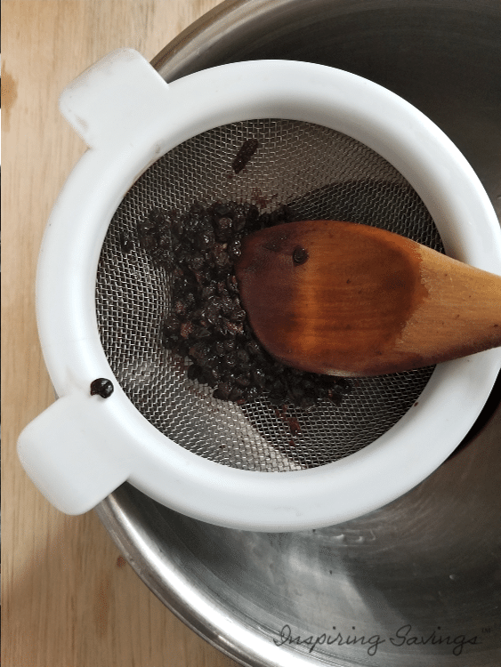 Staining liquid from elderberry mixture