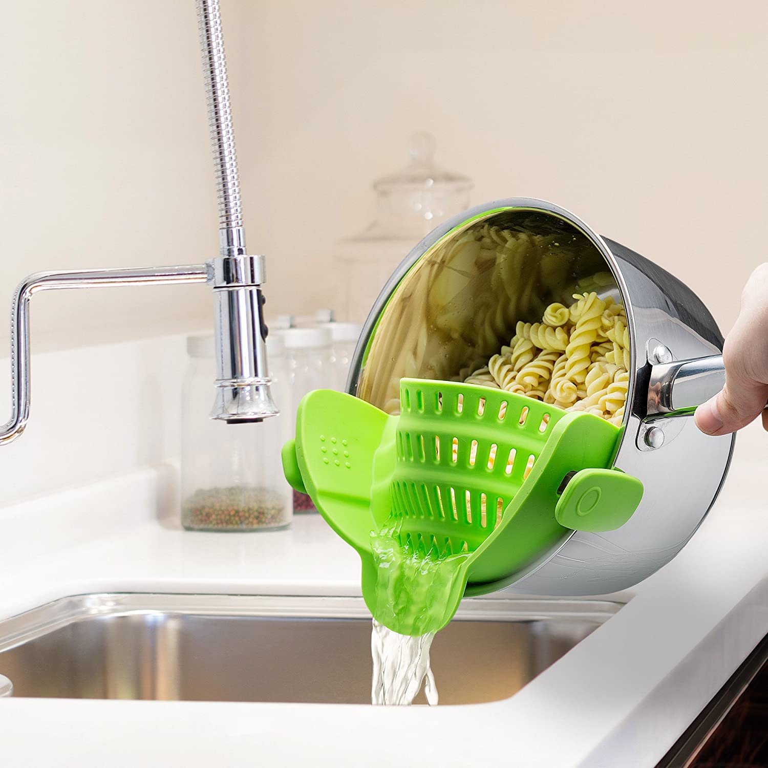 kitchen gizmo snap N strain strainer - fun kitchen gadgets that work