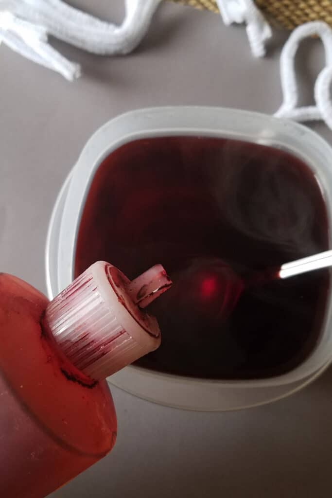 Adding red dye to borax solution