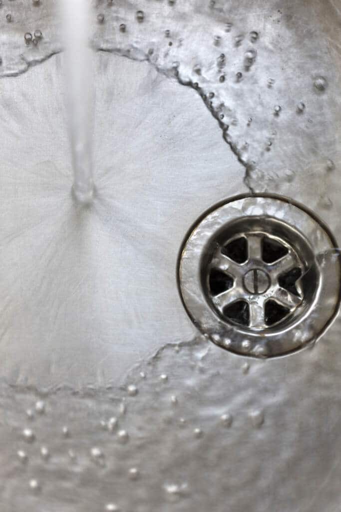 Unclogging a drain naturally -sink with running water