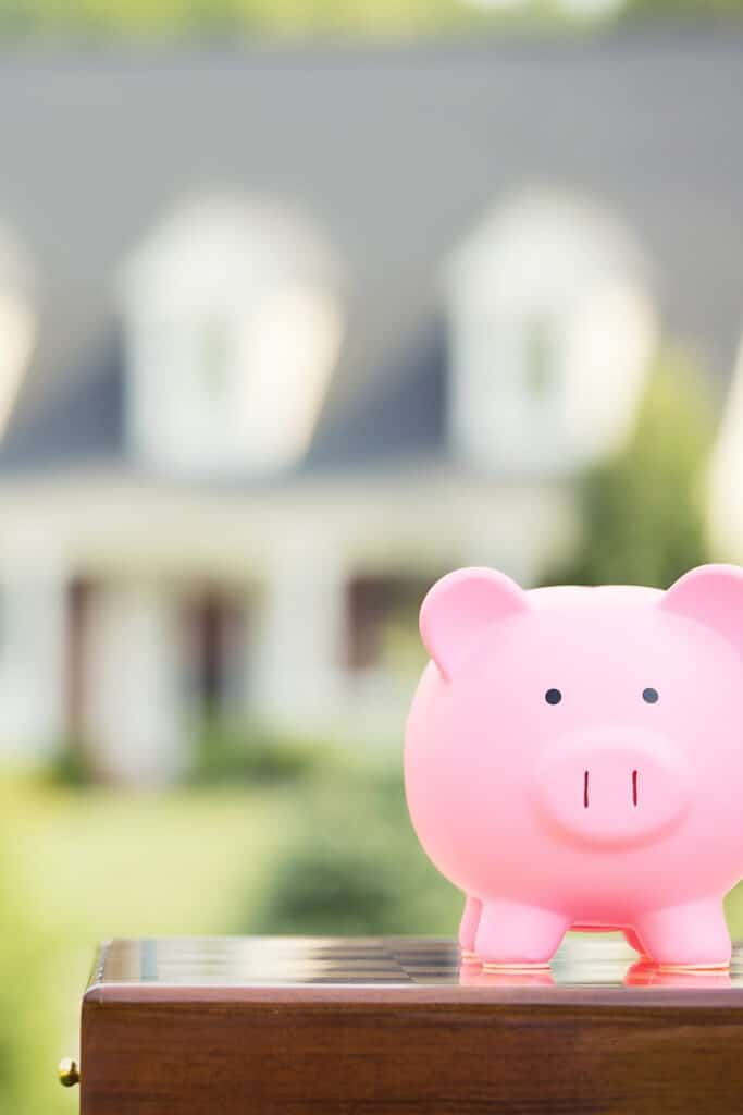 Break Bad Spending Habits - pictured pink ceramic piggy bank