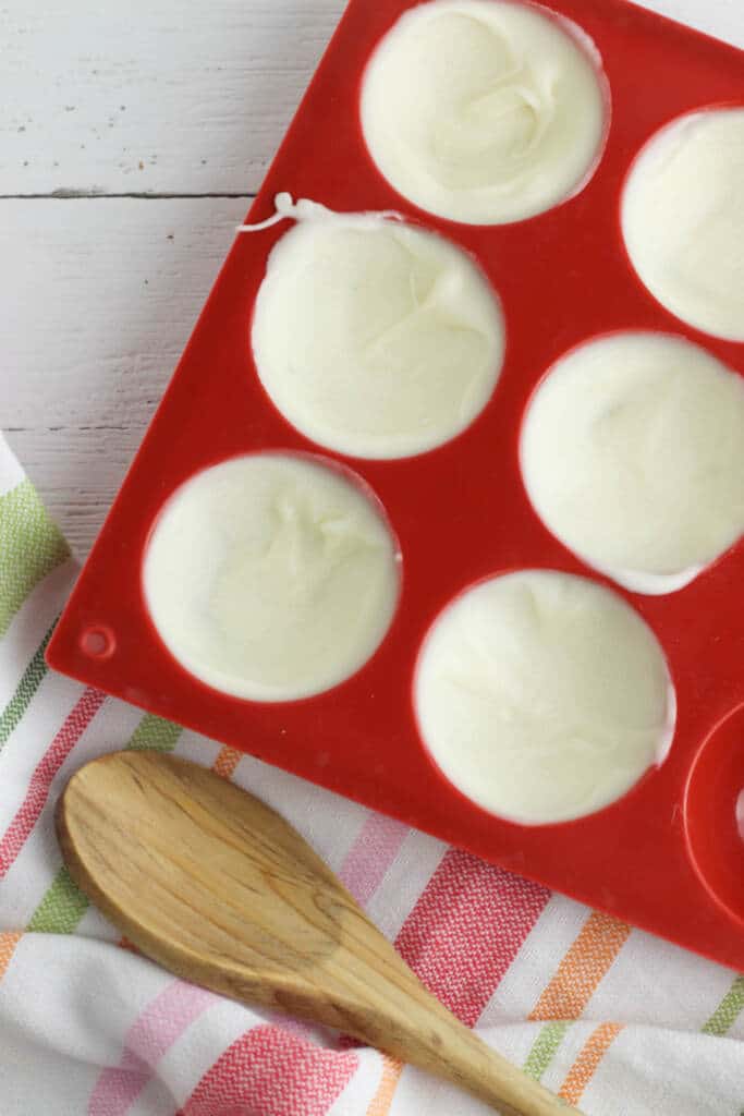 Make cocoa bombs mold in red silcone mold