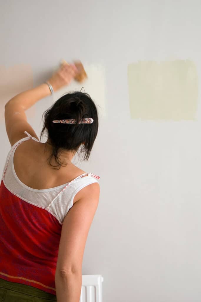 Painting walls in a light color - preventive health