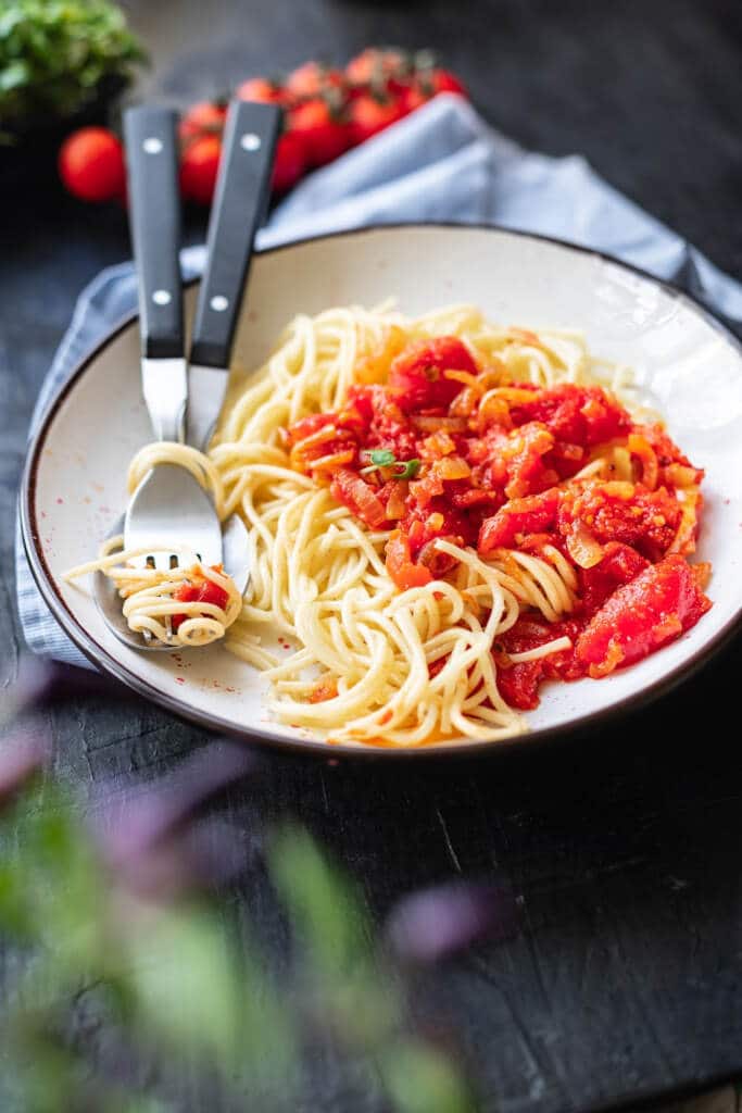 Homemade spaghetti and sauce - cheap dinner ideas