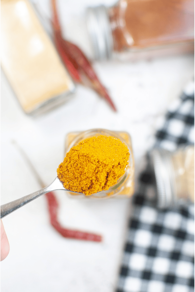 curry powder on teaspoon