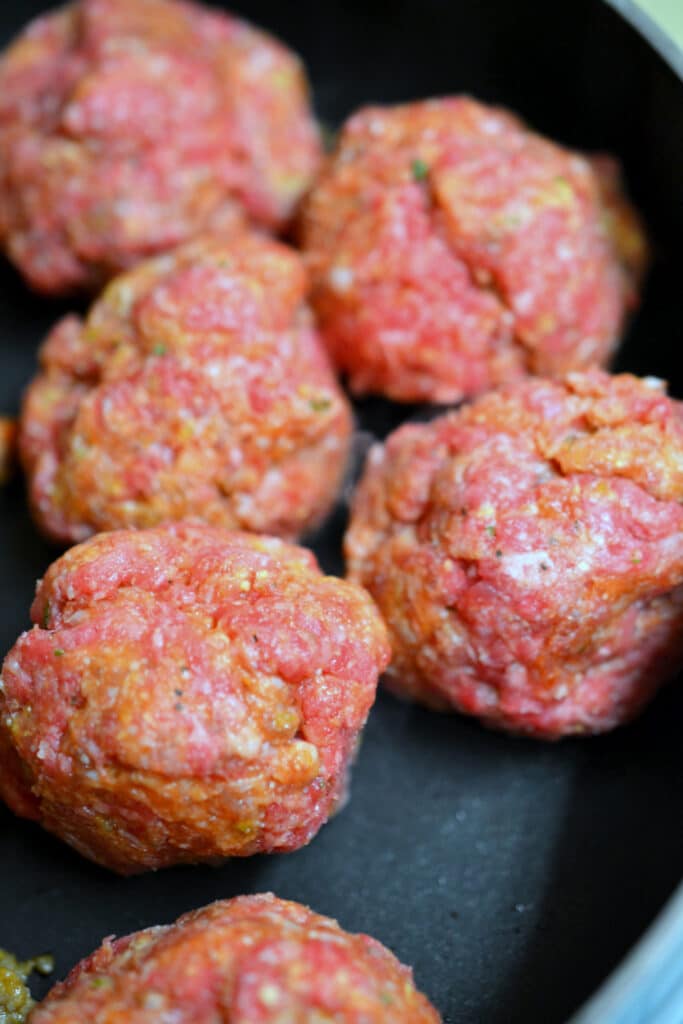 Making meatballs for mummies. Meatballs on plate