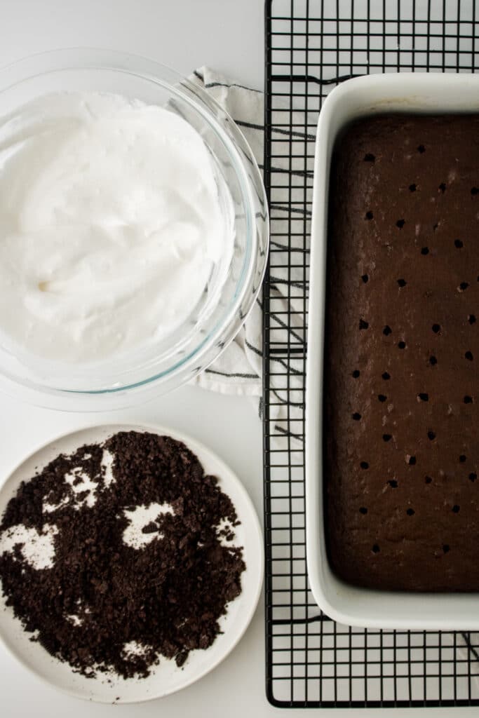 To make poke cake filling