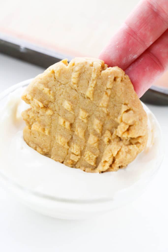 Dipping cookies in white chocolate