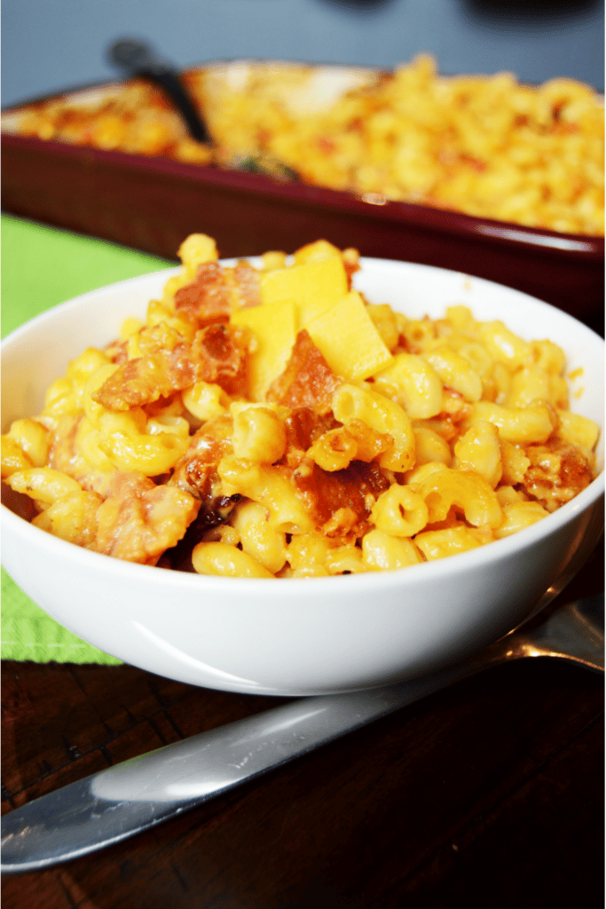 mac cheese in white bowl