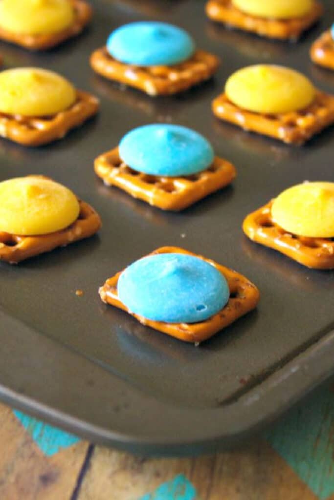 pretzels on pan with chocolate melts