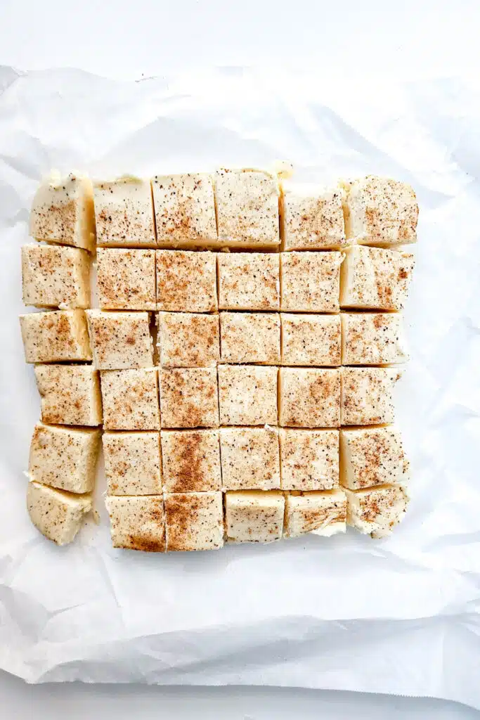 cutting fudge into square