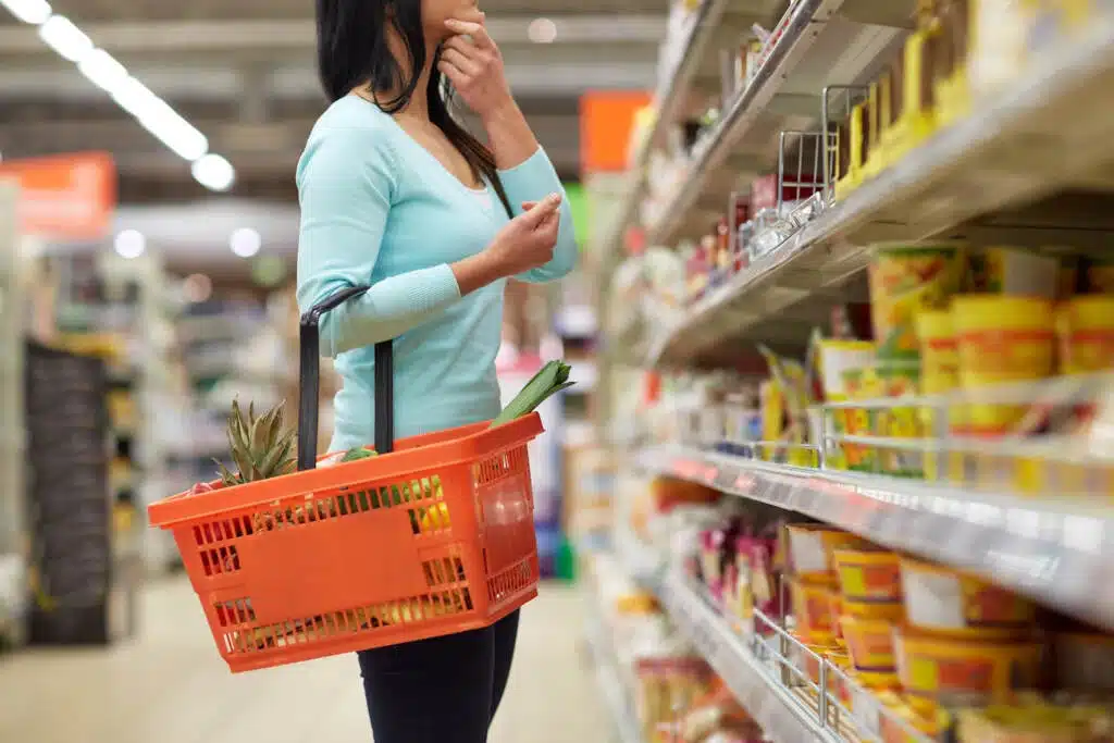grocery shopping store brand vs generic