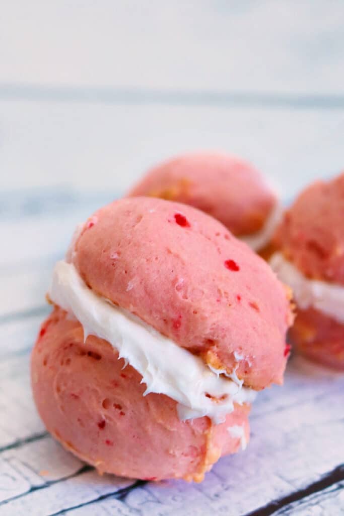 homemade strawberry whoopie pies