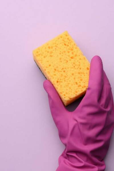 cropped Cleaning your sponges