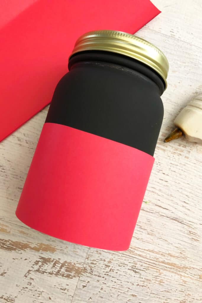 covering jar with construction paper