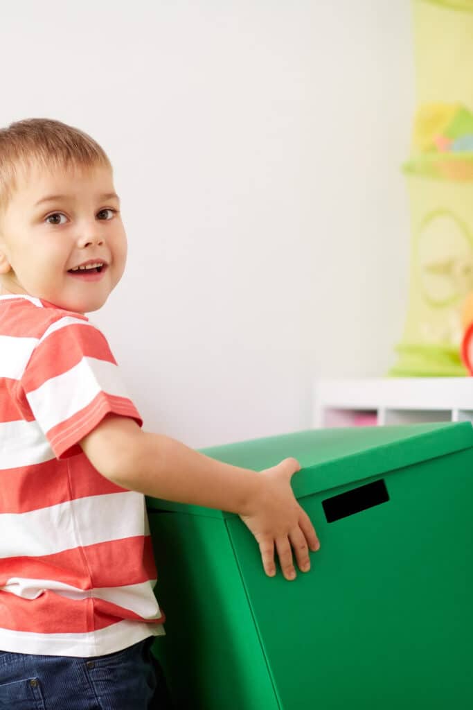 toy box with lid and child carrying box