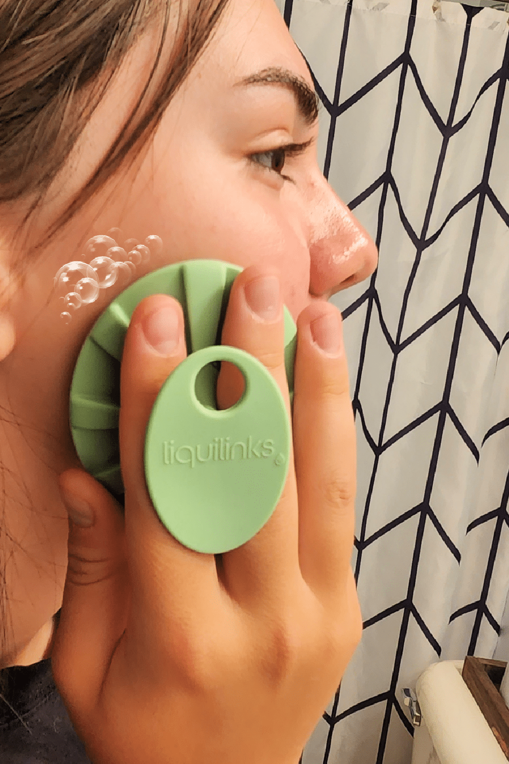 liquidlinks facial buffer - lady washing face
