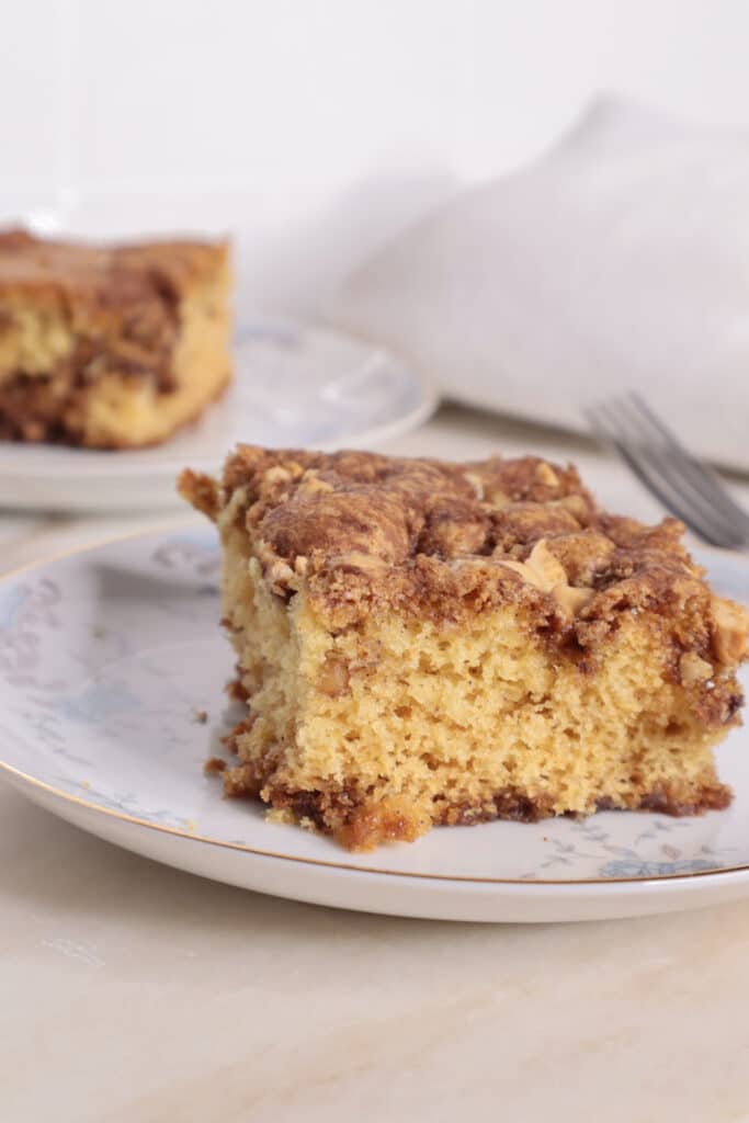 no sour cream coffee cake on blue and white dish