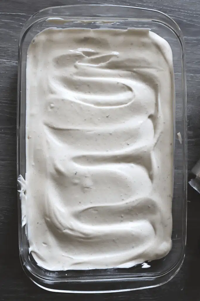 layering eclair cake with pudding mixture