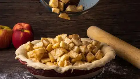 Apple Pie Filling in Pie Crust